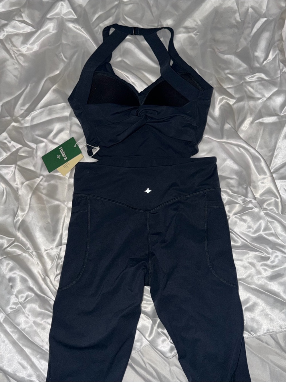 HALARA Black Twist-Front Sports Bra